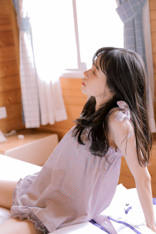 楼上的小女孩